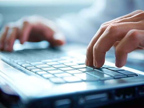 Вісьмох колишніх співробітникам СБУ, які перейшли до ФСБ РФ, повідомили про підозру в держзраді