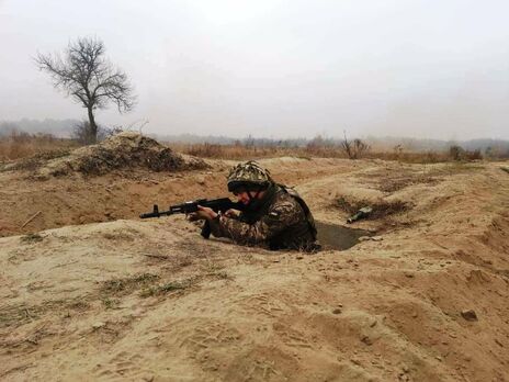 Боевики на Донбассе ранили украинского военного