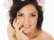 "Ну прямо секси-пекси", "Просто кипяток". Цибульская крупным планом показала пышное декольте