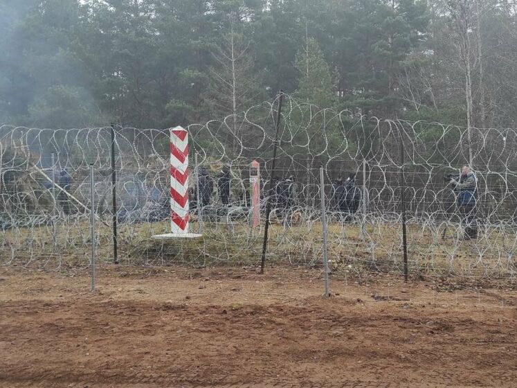 Буде штурм. Прикордонна служба Польщі заявила, що мігранти отримують інструкції, обладнання та газ від білоруських служб