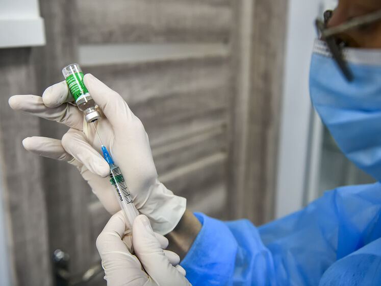 За сутки в Украине сделали 97 тыс. прививок от коронавируса