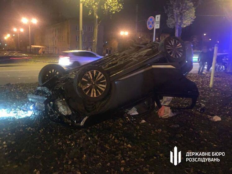 У Харкові поліцейський намагався виїхати з місця ДТП і врізався у дві машини – ДБР