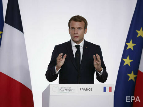 Макрон изменил один из цветов на флаге Франции