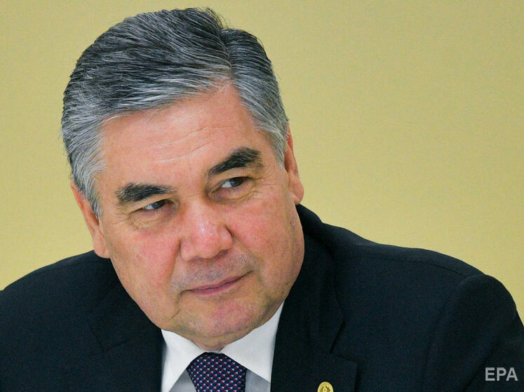 Глава Туркменістану пограв із міністрами у мініфутбол. ЗМІ пишуть, що у його суперників "підкошувалися ноги". Відео