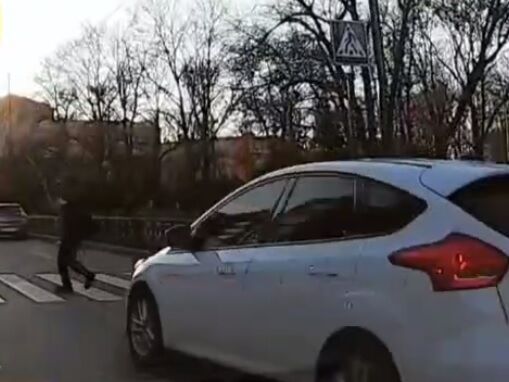 У Харкові на пішохідному переході водій збив дитину. Відео