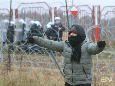 Около 100 мигрантов при помощи белорусских спецслужб пытались проникнуть в Польшу, их задержали – минобороны Польши