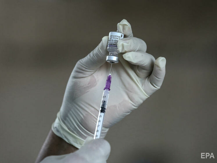 Регулятор США дозволив бустерні щеплення вакцинами від Pfizer/BioNTech та Moderna всім громадянам віком від 18 років