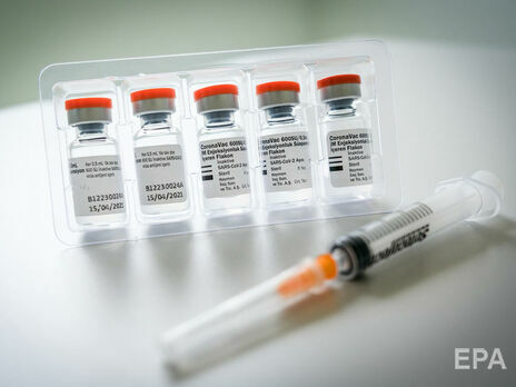 Канада отменила карантин для привитых COVID-вакциной CoronaVac, которую используют в Украине