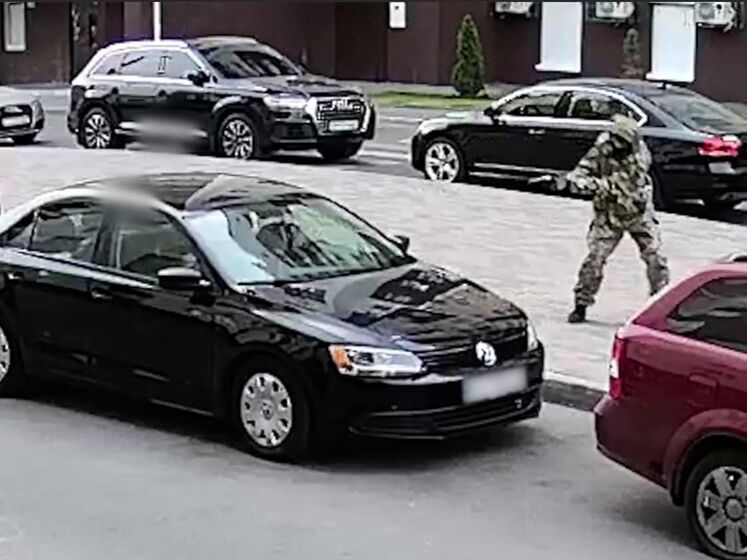 "Бывший военный с криминальным прошлым". Полиция через 40 дней после расстрела под Киевом автомобиля с семьей задержала подозреваемого