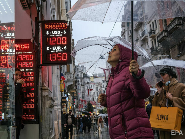У Туреччині на тлі різкого зниження курсу ліри провели акції протесту