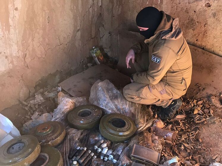 В Луганской области выявили арсенал боевиков с противотанковыми минами