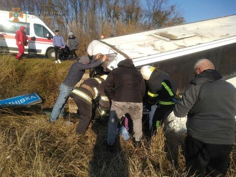 В Харьковской области произошло ДТП с автобусом, пострадали люди – ГСЧС