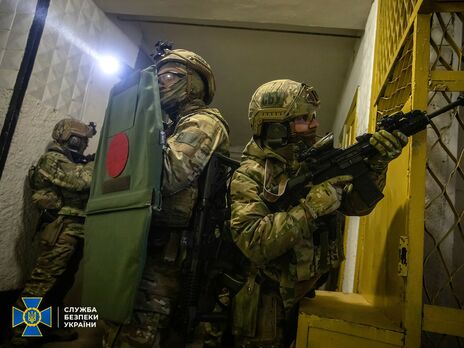 Спецпризначенці СБУ відпрацювали сценарій нападу терористів та захоплення заручників на Донбасі. Фоторепортаж