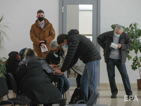 В Минздраве прогнозируют, что четвертая волна COVID-19 в Украине закончится к Новому году