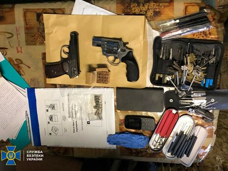 Вблизи границы с Россией и Беларусью СБУ обнаружила арсенал оружия и тепловизоры