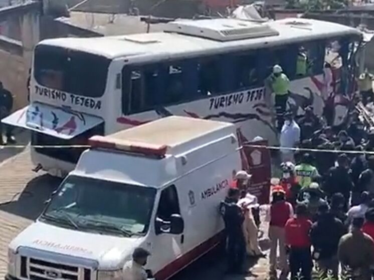 У Мексиці розбився автобус із прочанами, загинуло щонайменше 19 людей