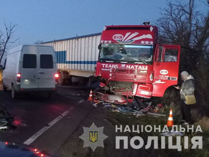 У Миколаївській області зіткнулося чотири вантажівки, загинула одна людина – поліція