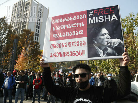 В Тбилиси, где начался суд над Саакашвили, произошли столкновения сторонников политика и полиции