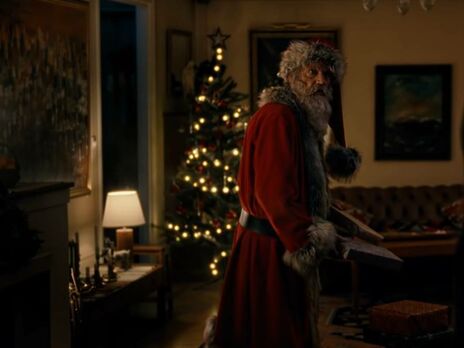По сюжету Санта-Клаус влюблен в норвежца Гарри