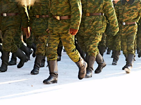 58% українців проти введення воєнного стану через скупчення російських військ біля кордонів України – опитування