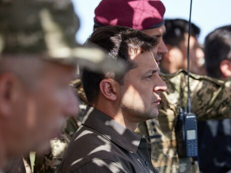 Більшість українців переконані, що Зеленський не зможе організувати оборону країни в разі повномасштабного вторгнення РФ – опитування