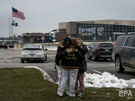 В США увеличилось число жертв стрельбы в школе, задержанного подростка обвиняют в том числе в терроризме