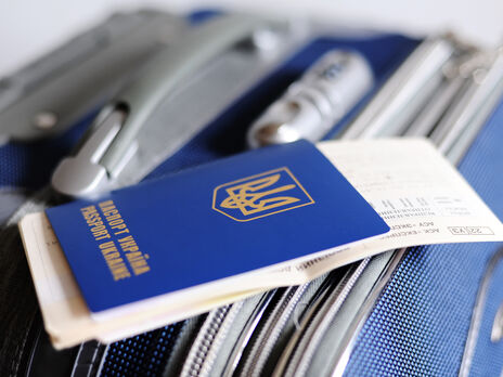 Сейчас законодательство Украины запрещает иметь двойное (и более) гражданство