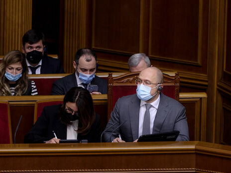 Шмыгаль ожидает, что программой выплат за вакцинацию воспользуются 8 млн украинцев. Полностью привитых граждан больше