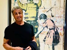 75-летний Сильвестр Сталлоне открыл в Германии выставку своих картин