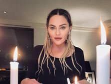 "Что не так с бабушкой?" На новых снимках Мадонну раскритиковали за злоупотребление Photoshop