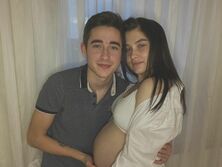 Победитель "Голосу країни" Сасанчин женился на своей беременной девушке