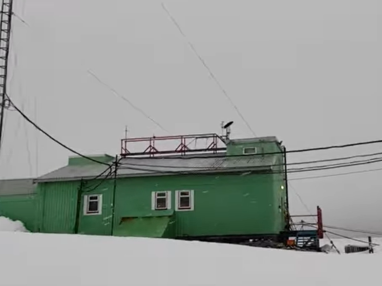 Украинские полярники зафиксировали редкое солнечное затмение над Антарктидой. Видео