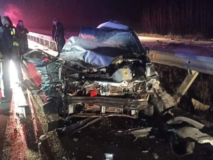 У Житомирській області зіткнулися Daewoo та вантажівка. Загинули батько та двоє дітей