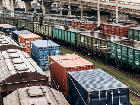 Залізниця має заміщати вантажні вагони поетапно, а не влаштовуючи дефіцит та колапс на ринку – експерт