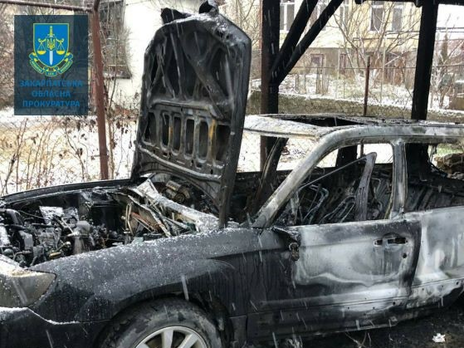Затримали підозрюваного у підпалі автомобілів журналіста в Ужгороді