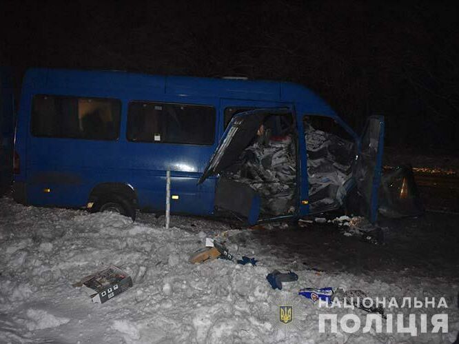 Водій та пасажир рейсового автобуса, який потрапив у ДТП у Тернопільській області, померли в лікарні – поліція
