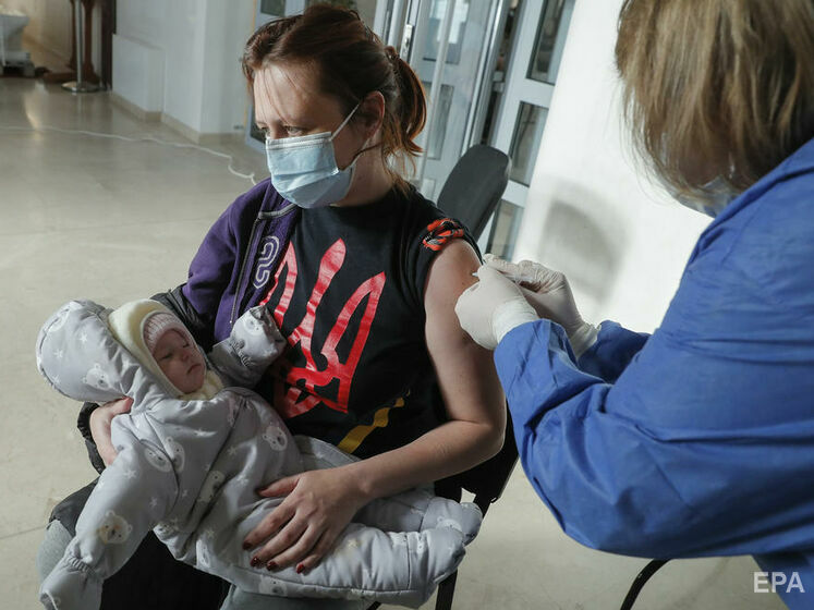 Более 45% взрослых украинцев получили хотя бы одну дозу вакцины от COVID-19 – Минздрав