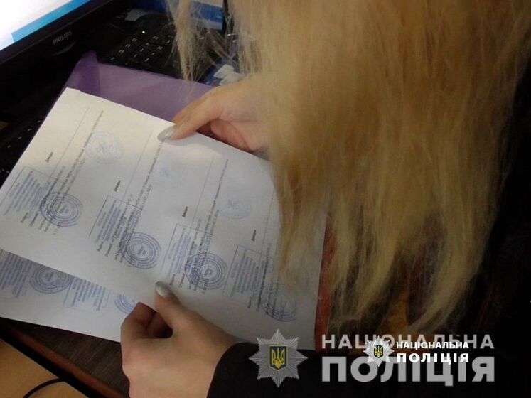 У Вінницькій області медики налагодили схему продажу фейкових COVID-сертифікатів – поліція
