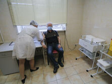 Почему пожилым людям в Украине нужно вакцинироваться от COVID-19 и как это сделать