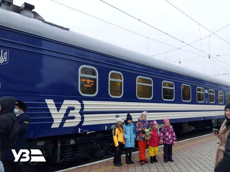 Начал курсировать поезд "Мариуполь – Рахов". Это самый длинный железнодорожный маршрут в Украине