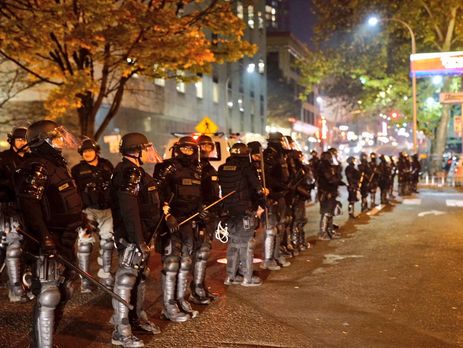 В Портленде полиция задержала 26 протестующих против победы Трампа на выборах