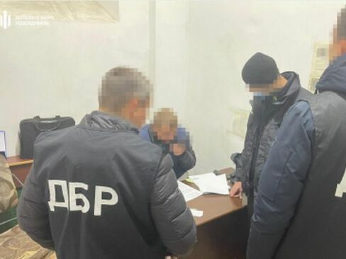 В Харьковской области ГБР задержало полицейского за сбыт наркотиков в здании суда