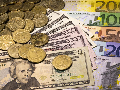 К евро украинская валюта упала с 30,62 грн/&euro; до 30,84 грн/&euro;