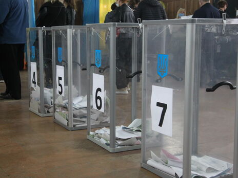 Понад 40% українців вважають необхідним проведення дострокових президентських та парламентських виборів – опитування