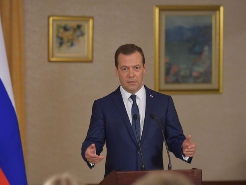 Медведев не исключил, что Трамп сохранит антироссийские санкции