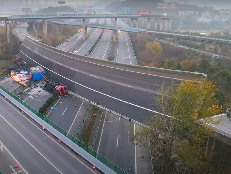 В Китае обрушился автомобильный мост, есть погибшие и пострадавшие