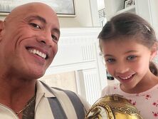 Дуэйн (Скала) Джонсон позволил дочери разрисовать ему лицо фломастерами в день ее рождения