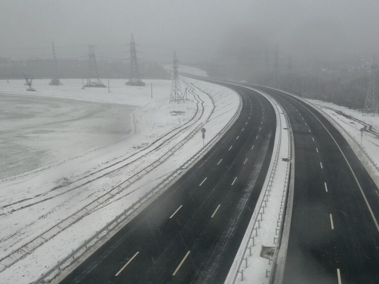 Снегом засыпает большинство областей Украины, на дороги вывели 1,4 тыс. единиц техники