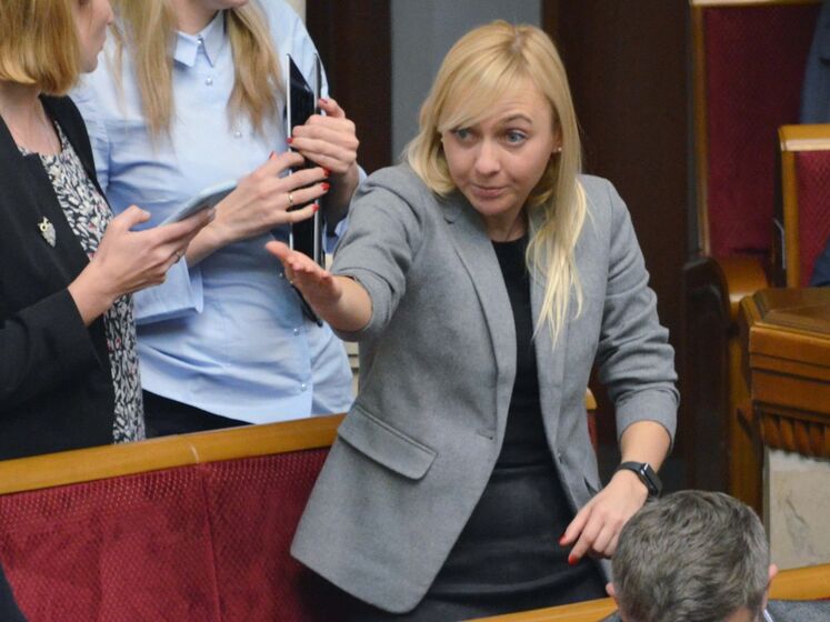 Нардепка Устінова заявила, що за два роки її не визнали постраждалою у справі про погрози "відбити башку"