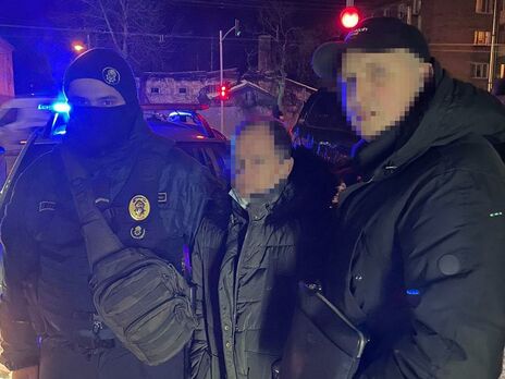 Во Львове задержали мужчину, который переоделся женщиной и пытался развратить ребенка в школьном туалете